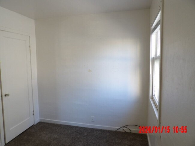 Building Photo - 2-bedroom Duplex with Brand New Mini Split!