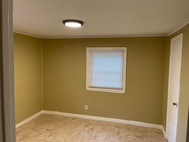 Building Photo - 2350 Felton Ave