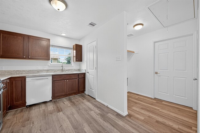 Building Photo - 1202 Cedar Creek Drive