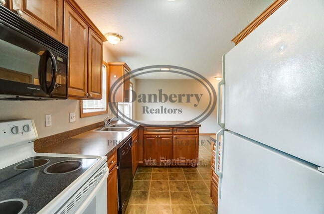 Building Photo - 1103 N Byrne Rd