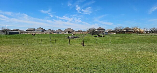 Building Photo - 16 Brenda Ln