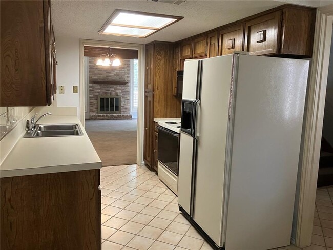 Building Photo - 8226 Summer Side Dr
