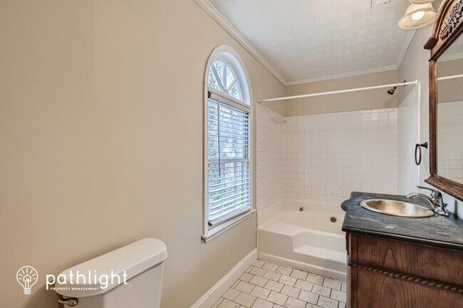 Building Photo - 3740 Glade Ave