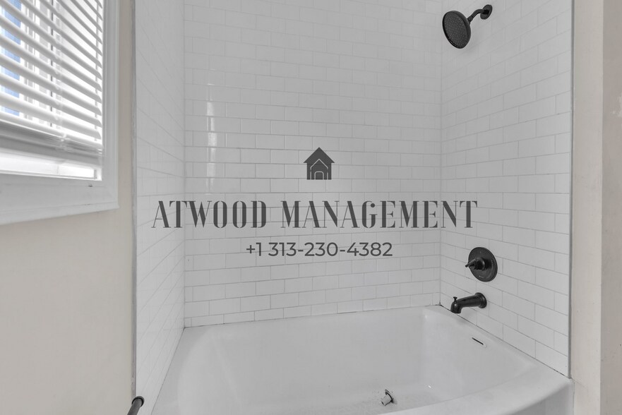 Building Photo - This beautifully updated 3-bedroom, 1-bath single-family home is ready for move-in!