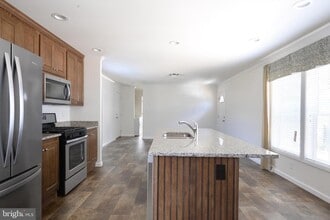 Building Photo - 41 Edgewater Dr