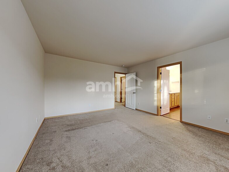 Building Photo - 6215 Park St E