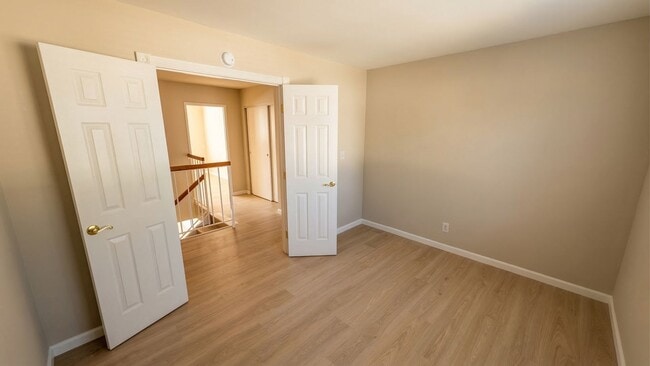 Building Photo - Modern Alameda Townhouse with Resort Style Amenities