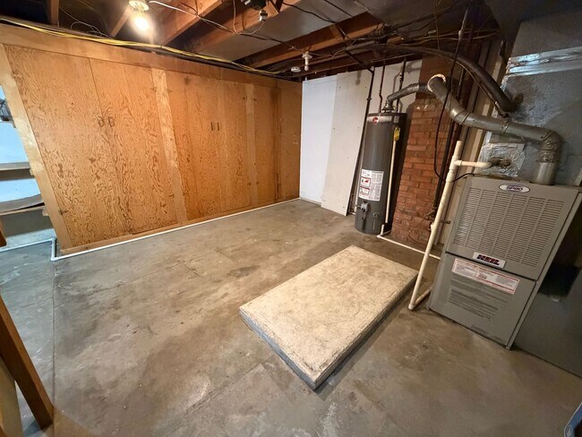 Building Photo - Italian Estates Property Management