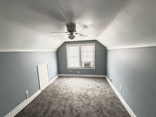 Building Photo - 206 Kenoak Dr