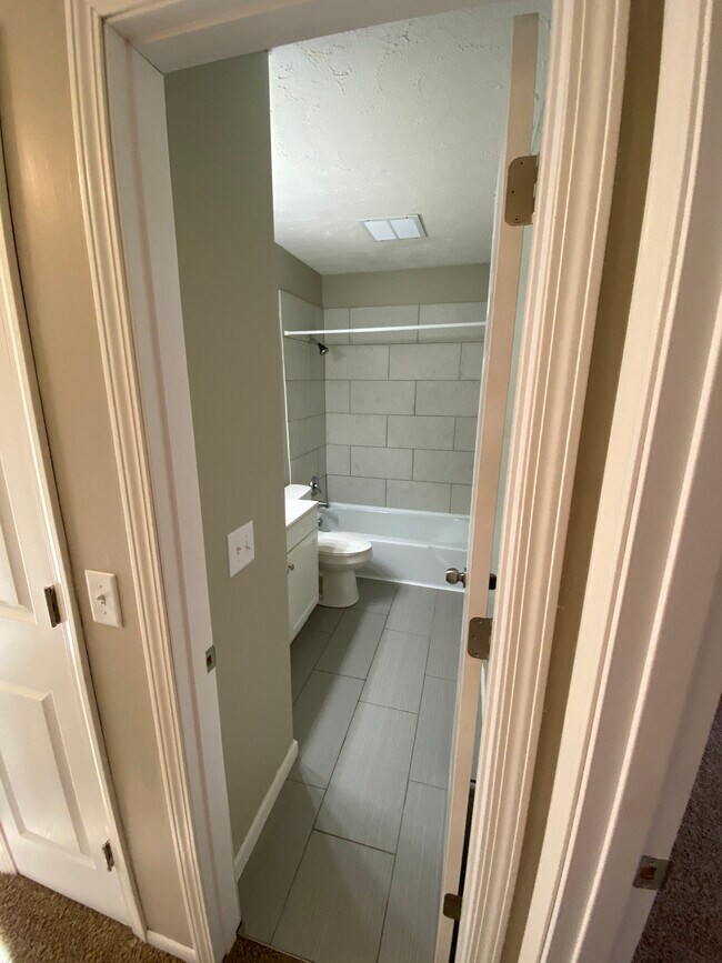 Building Photo - 5606 S 114th St