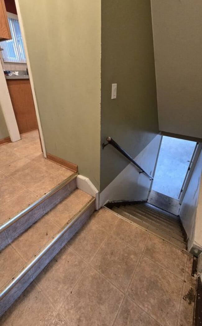 Building Photo - 29543 Eiffel Ave