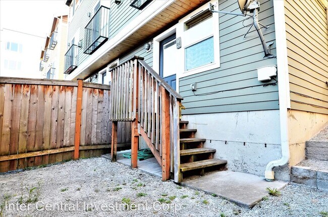 Building Photo - 4533 41st Ave SW