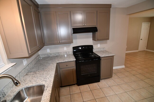 Building Photo - Must See!  Newly renovated, 3 bedroom, 1 bath home in Brownsfield off Plank Road