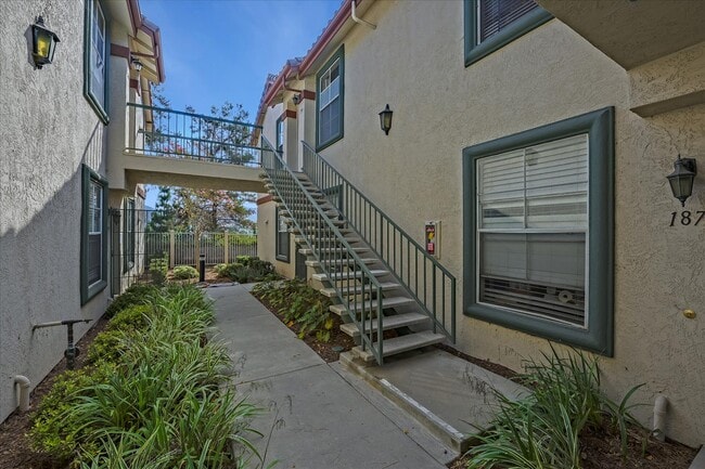 Building Photo - 10820 Sabre Hill Dr