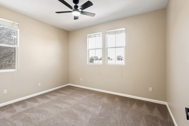 Building Photo - 2371 Snowberry Cir