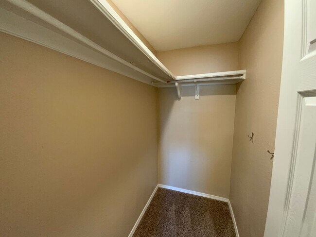 Building Photo - 3 Bedroom Single Story Home Available Near...
