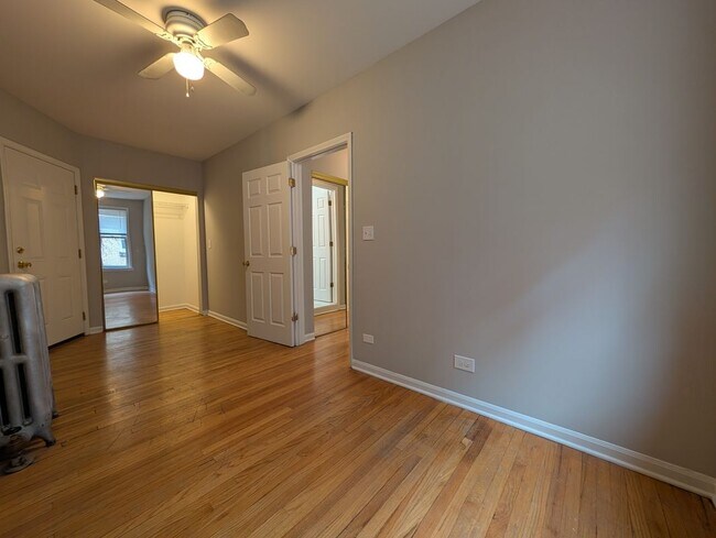 Building Photo - 910 W Dakin St