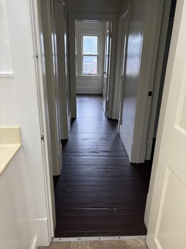 Building Photo - 231 Dickinson St SW