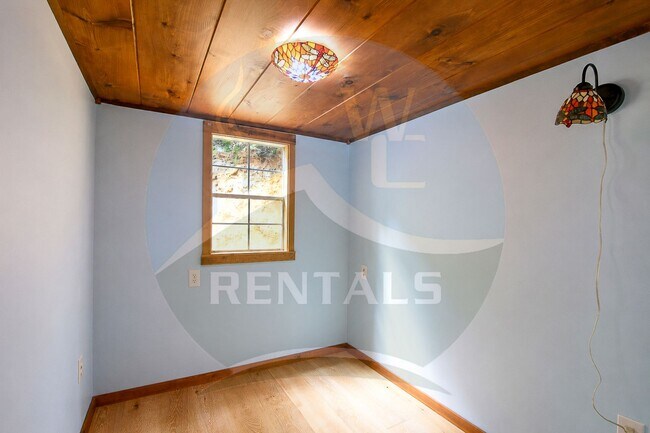 Building Photo - 107 Loveland Vis