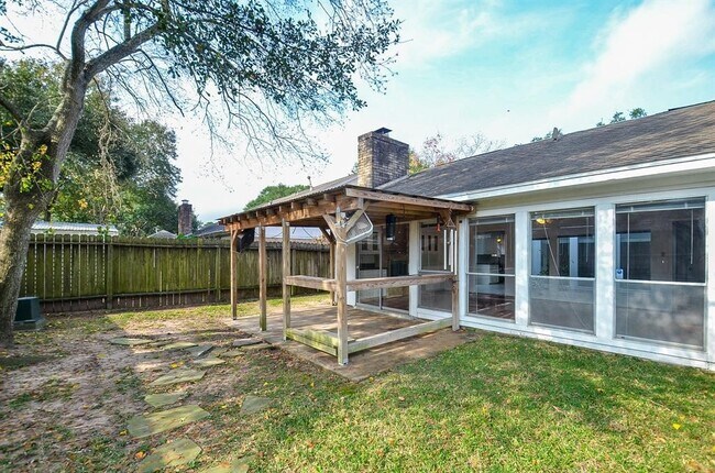 Building Photo - 15815 Boulder Oaks Dr