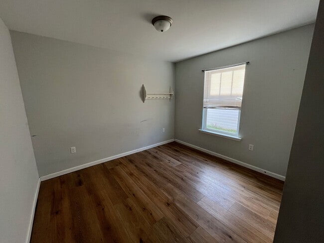 Building Photo - BRAND NEW! Very nice 3/2 with open floor plan! Close to TAFB