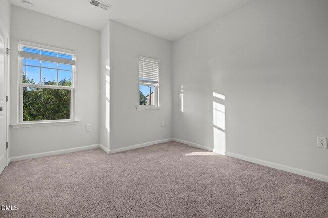 Building Photo - 229 Daisy Grove Ln