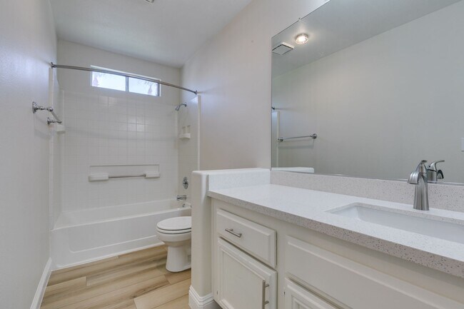 Building Photo - Charming 3-Bedroom Home in Green Valley wi...