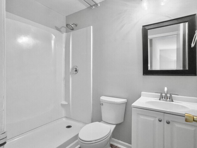 Building Photo - 4080 Laurelwood Dr
