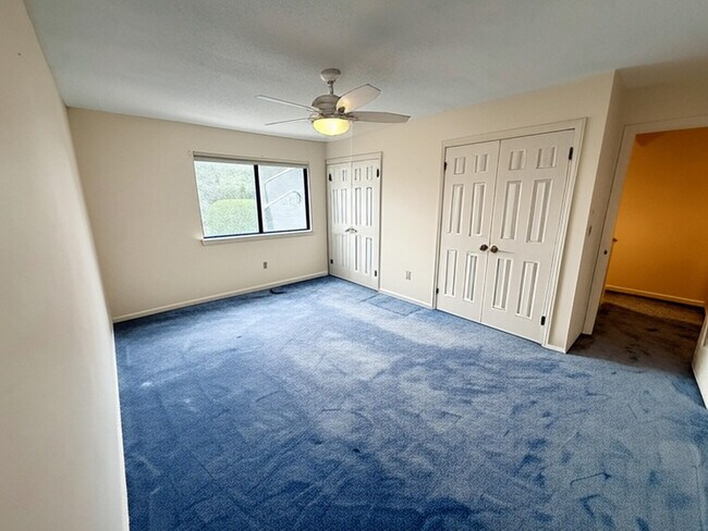 Building Photo - 40 Crossroads Ln