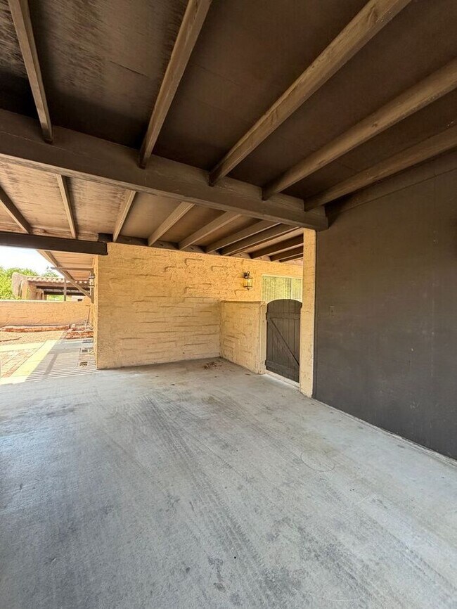 Building Photo - Stylishly Remodeled 2-Bedroom 2 Bath Townhome in Pueblo Villas