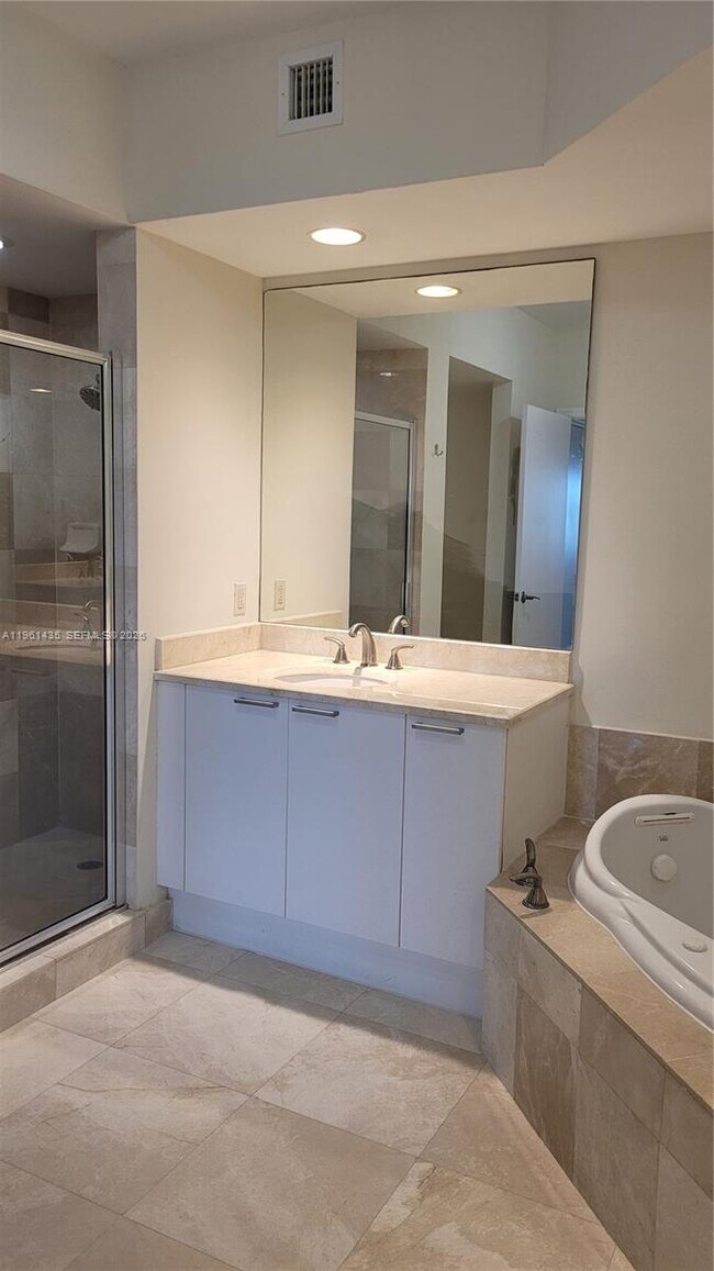 Building Photo - 14951 Royal Oaks Ln