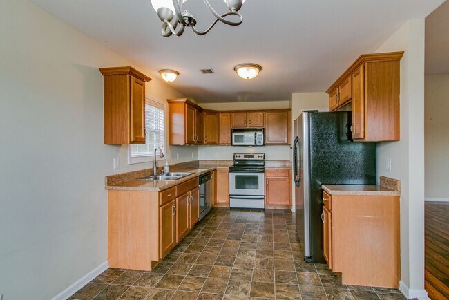 Building Photo - 988 Chardea Ct