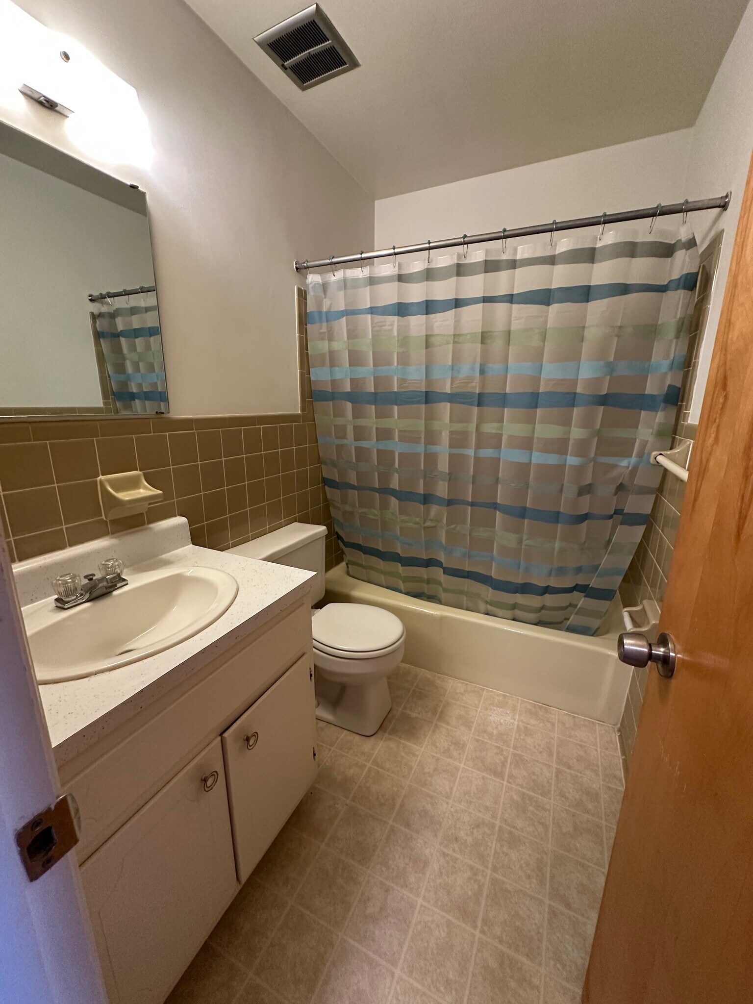 Main Bath - 3101 Link Rd