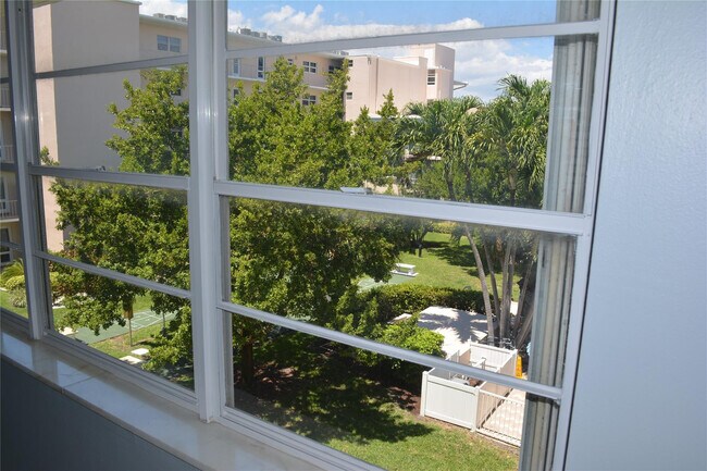 Building Photo - 1481 S Ocean Blvd