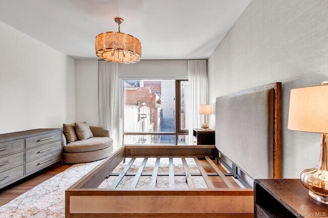 Building Photo - 200 E 21st St