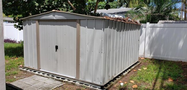 Building Photo - 413 SW 16th St