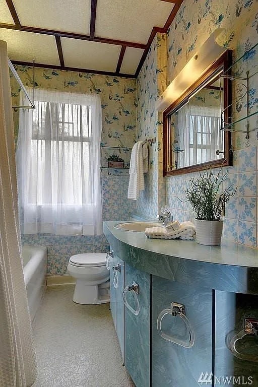 Building Photo - 902 N 77th St