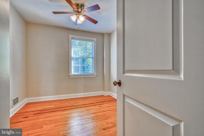 Building Photo - 6473 Blenheim Rd