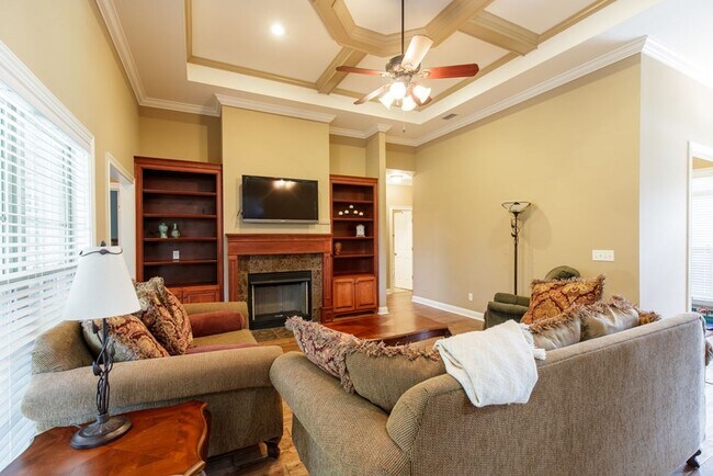 Building Photo - Spacious 4-Bedroom, 3-Bath Home with Large Screened-In Porch & Modern Features in Hahira, GA