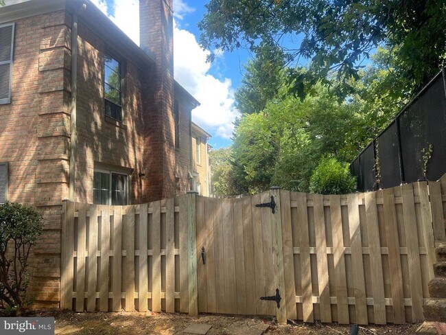 Building Photo - 7609 Dominion Dr