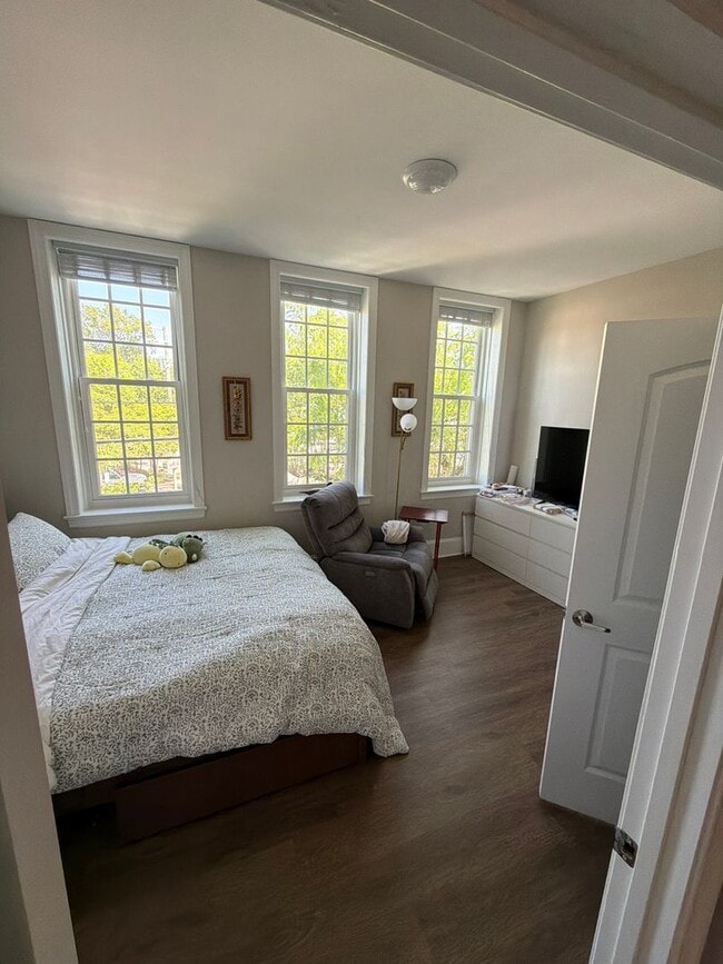 Building Photo - 1203 W Main St