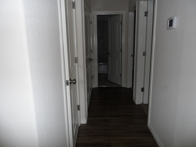 Building Photo - 1208 G-H Country Club Rd