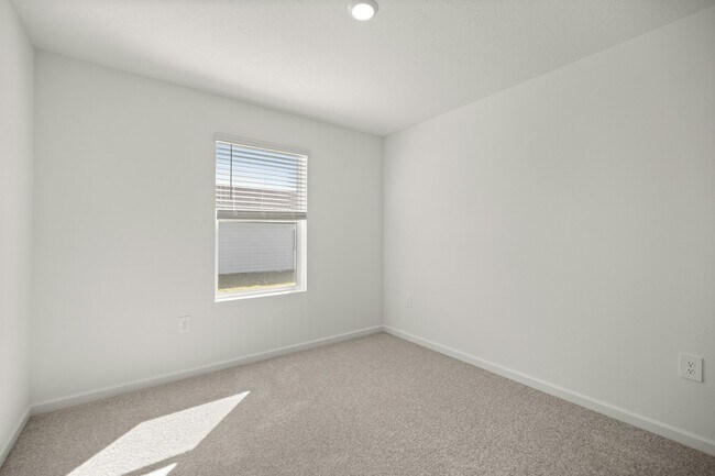 Building Photo - 3155 NE 38th St