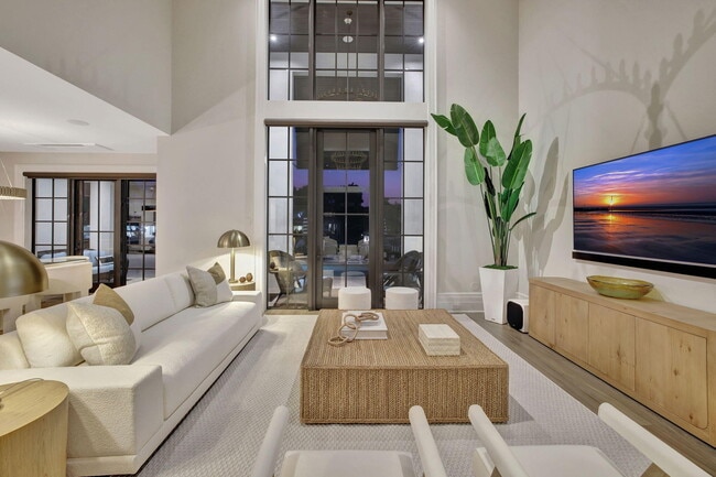 Building Photo - 400 Mola Ave