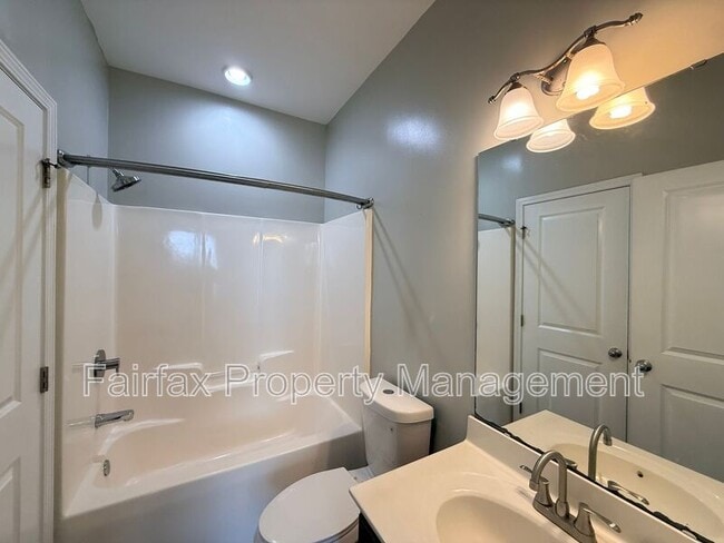 Building Photo - 127 Rosebud Ln