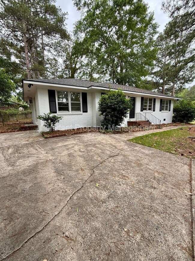 Building Photo - 4158 Log Cabin Dr
