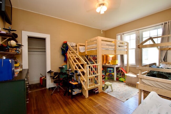 Building Photo - Charming 2-Bedroom Duplex in Prime Auburn ...
