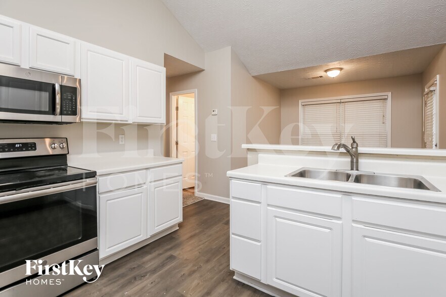 Building Photo - 727 Melrose Trce NE