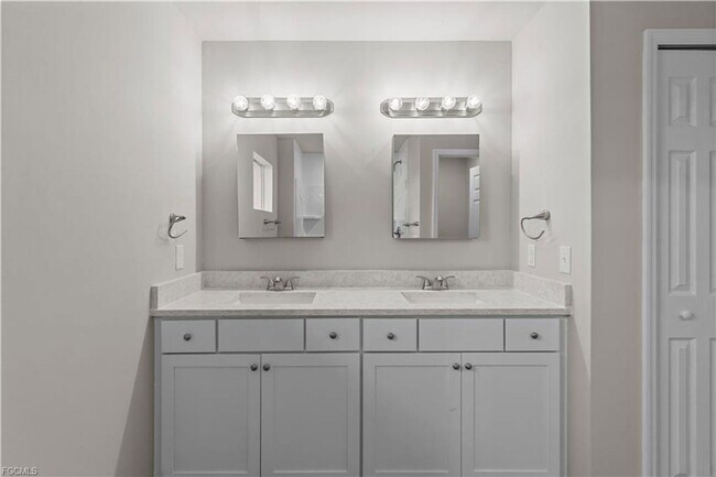 Building Photo - 3132 NE 13th Pl