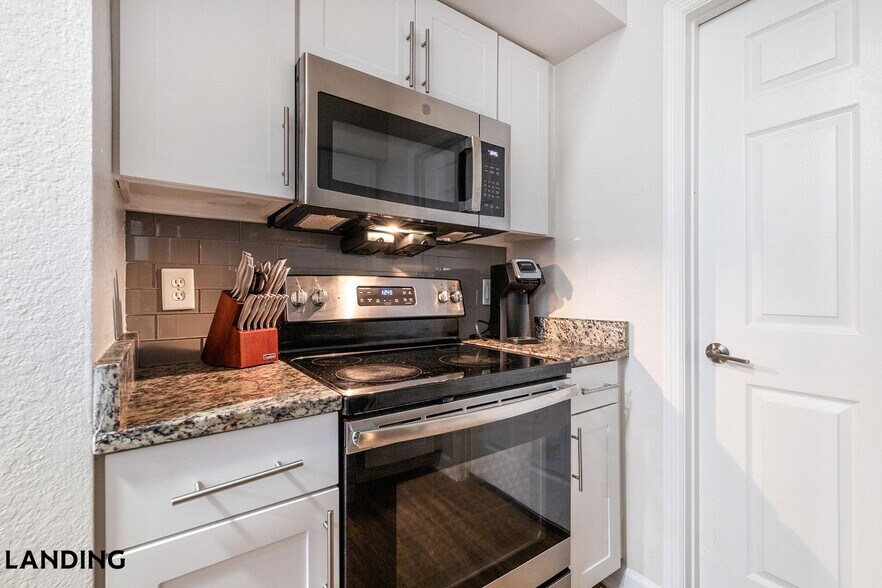 Building Photo - 2801 Biltmore Park Dr